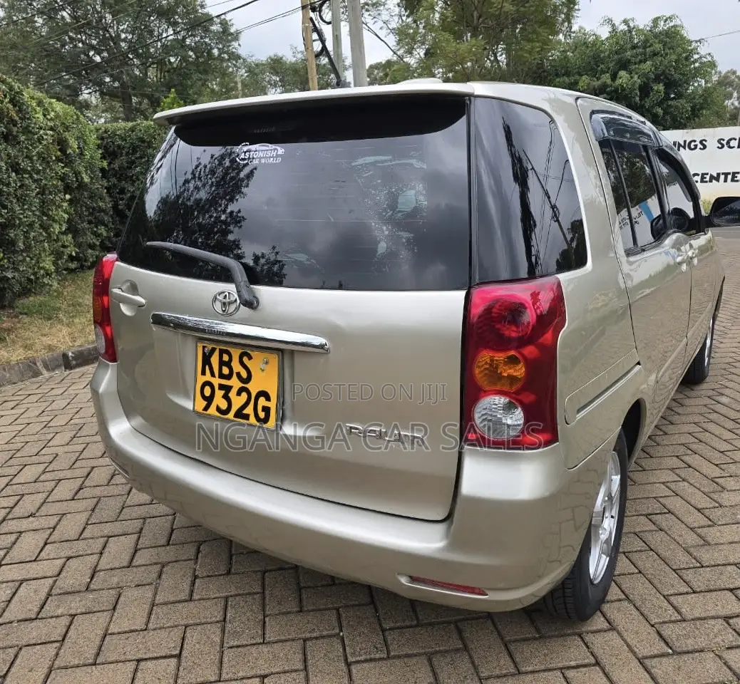 Toyota Raum 1.5 AWD 2005 Gold