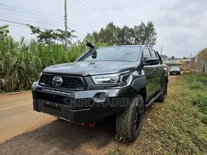 Toyota Hilux 2020 Gray