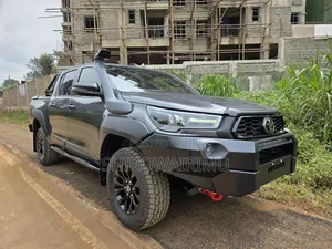 Toyota Hilux 2020 Gray
