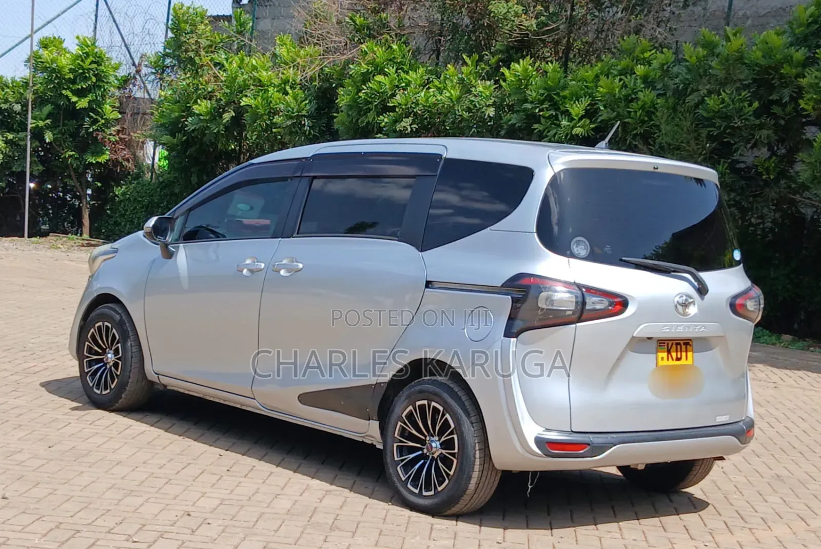 Toyota Sienta 2018 Silver