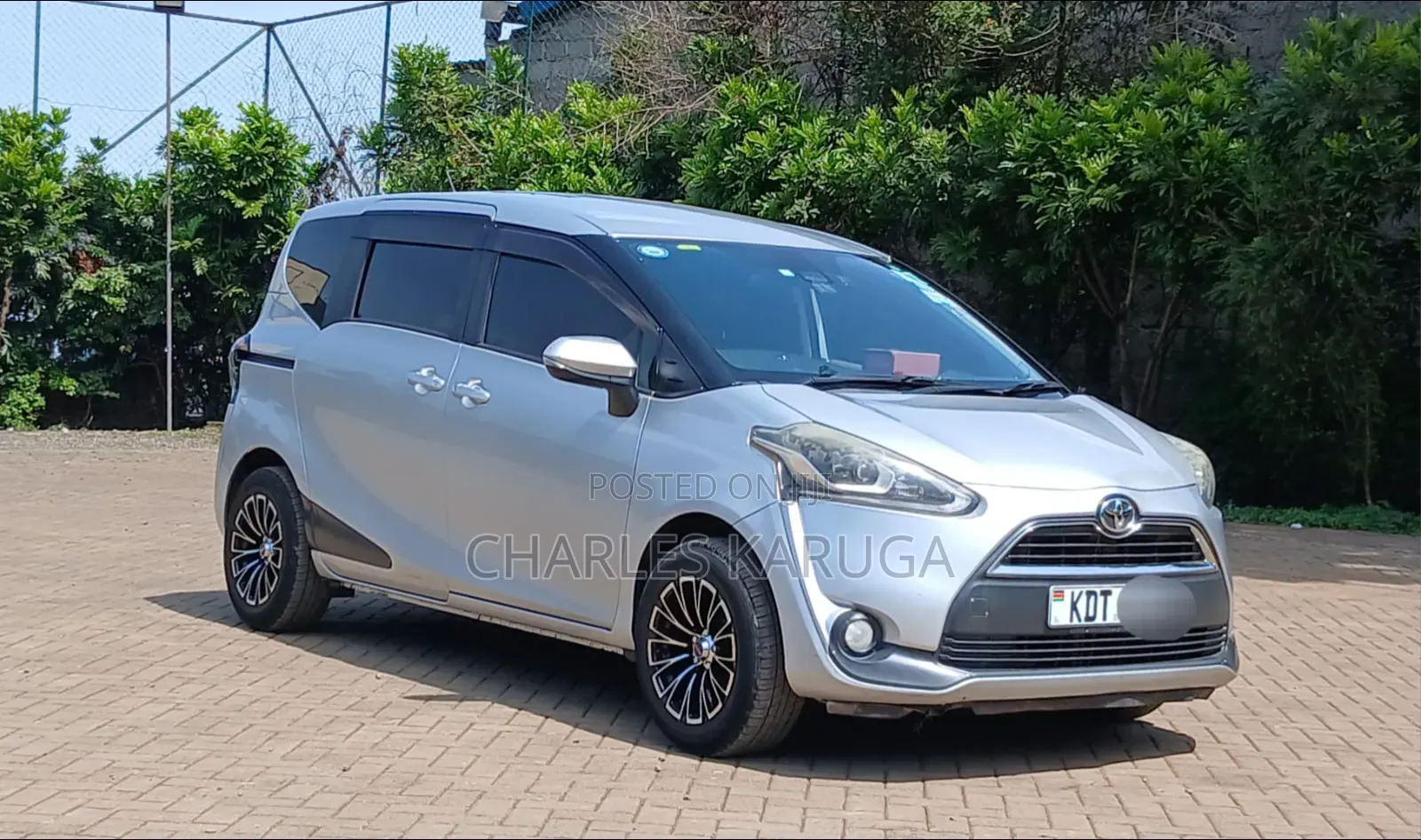 Toyota Sienta 2018 Silver