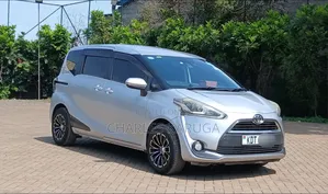 Toyota Sienta 2018 Silver