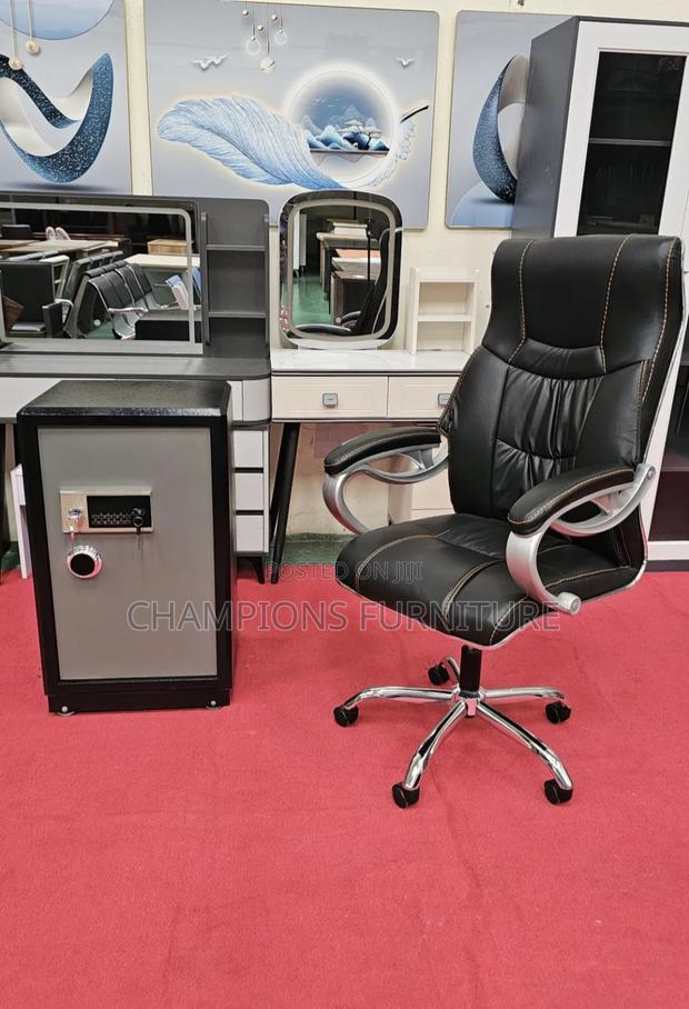 Executive Pu Leather Office Chair - thumbnail 3