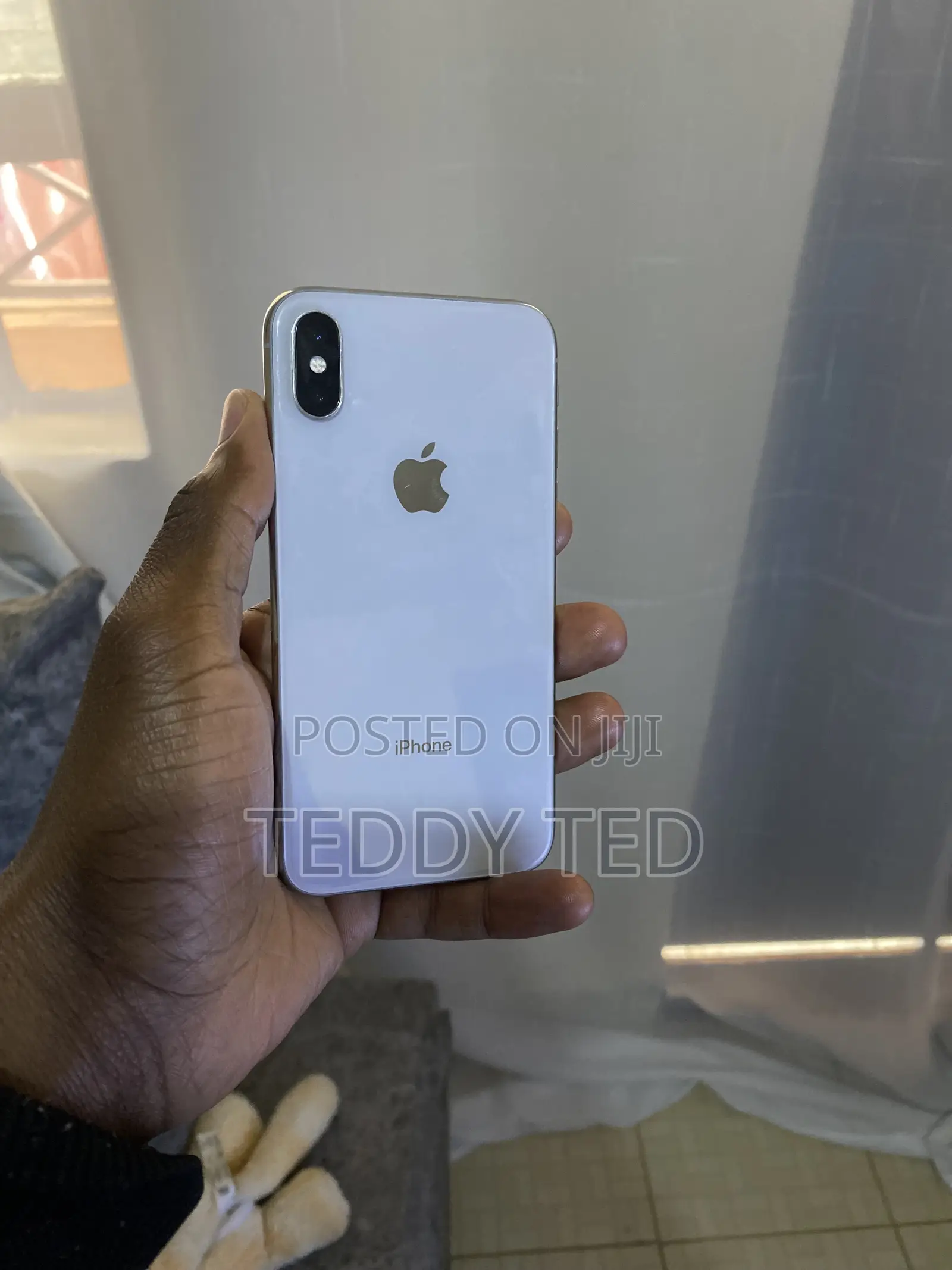 Apple iPhone X 64 GB White