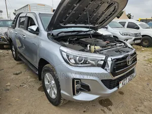 Toyota Hilux 2018 Gray