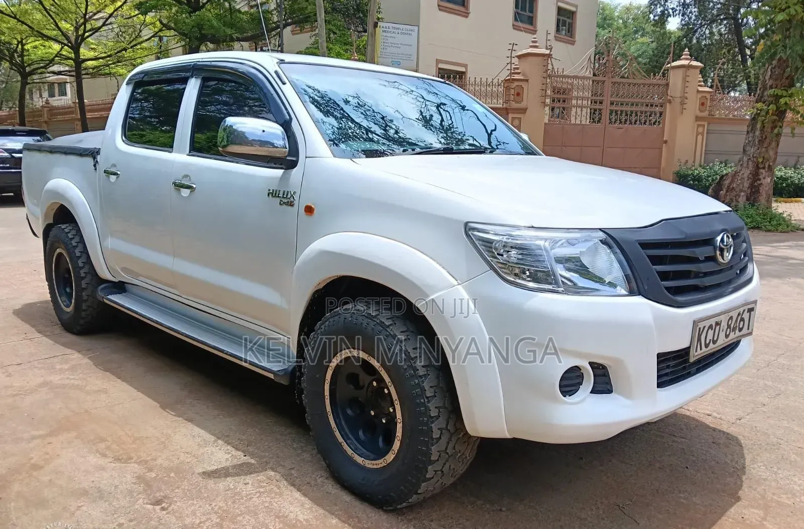 Toyota Hilux 2012 White