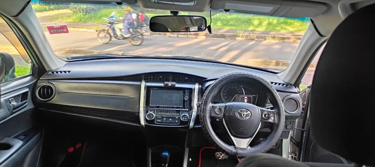 Toyota Corolla Fielder 2012 Silver
