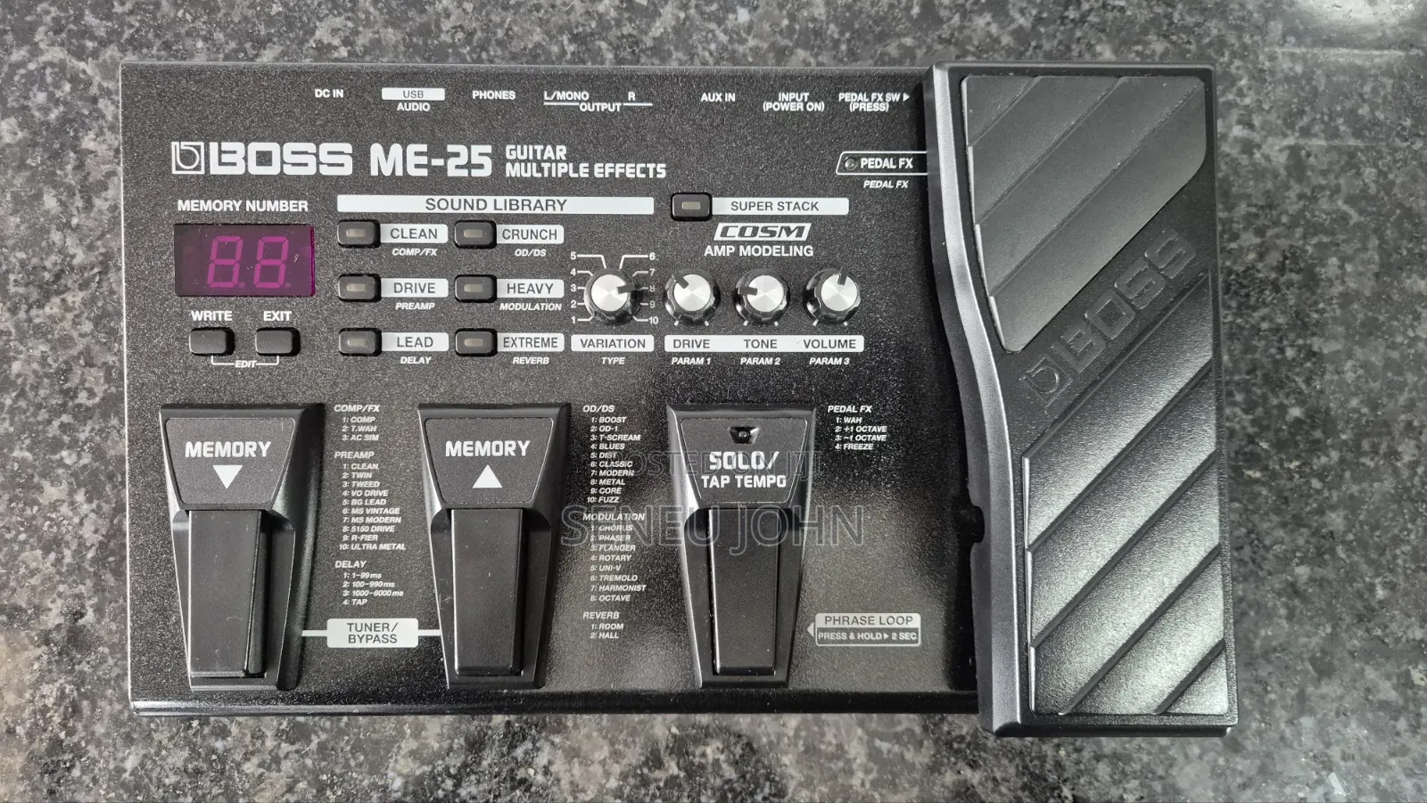 Boss Me25 - Guitar Multi Effects Pedal