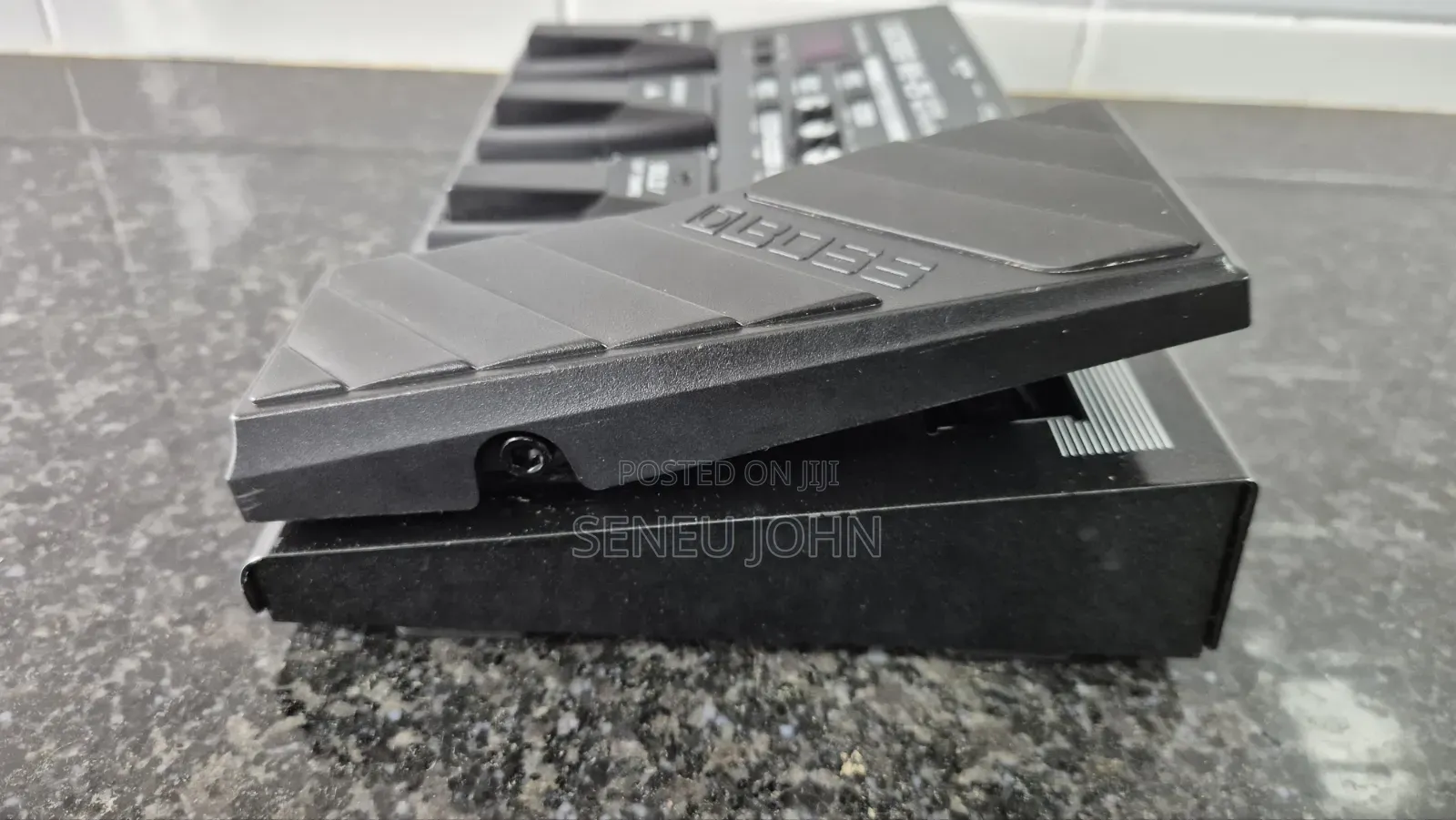Boss Me25 - Guitar Multi Effects Pedal