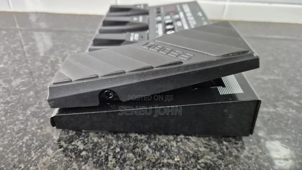 Boss Me25 - Guitar Multi Effects Pedal - thumbnail 4
