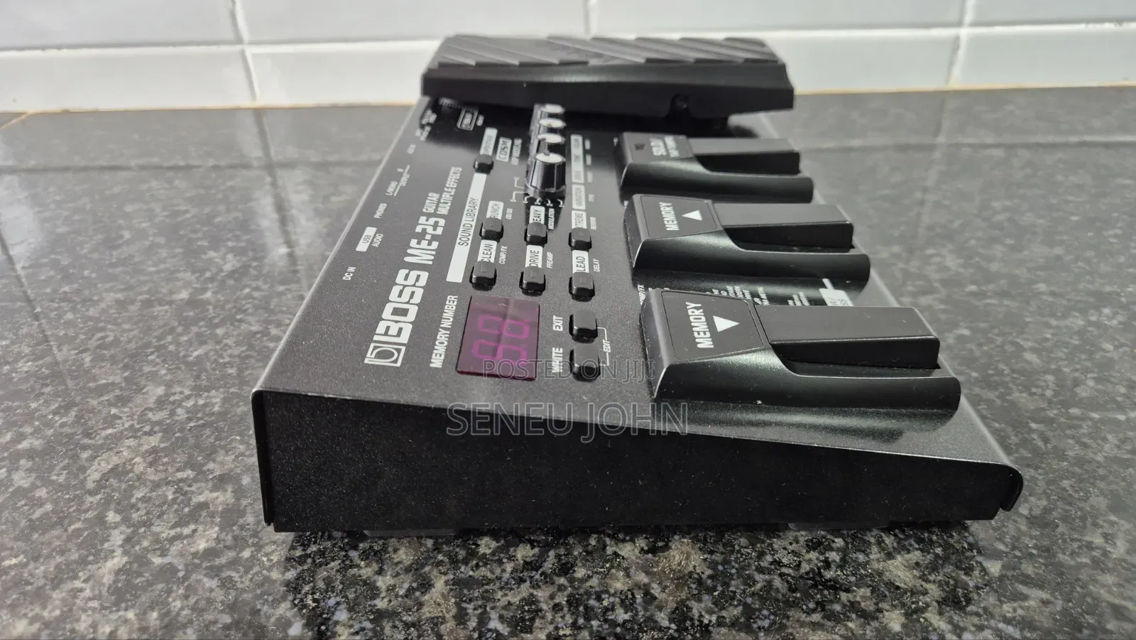 Boss Me25 - Guitar Multi Effects Pedal