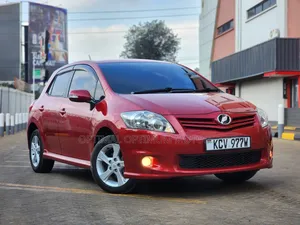 Toyota Auris 2012 Red