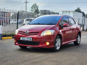 Toyota Auris 2012 Red