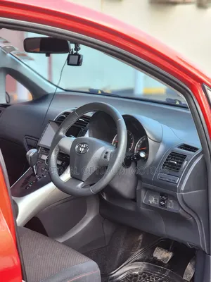 Toyota Auris 2012 Red