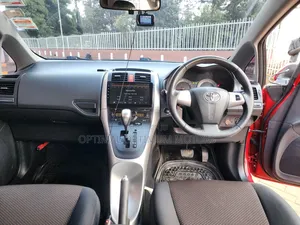 Toyota Auris 2012 Red
