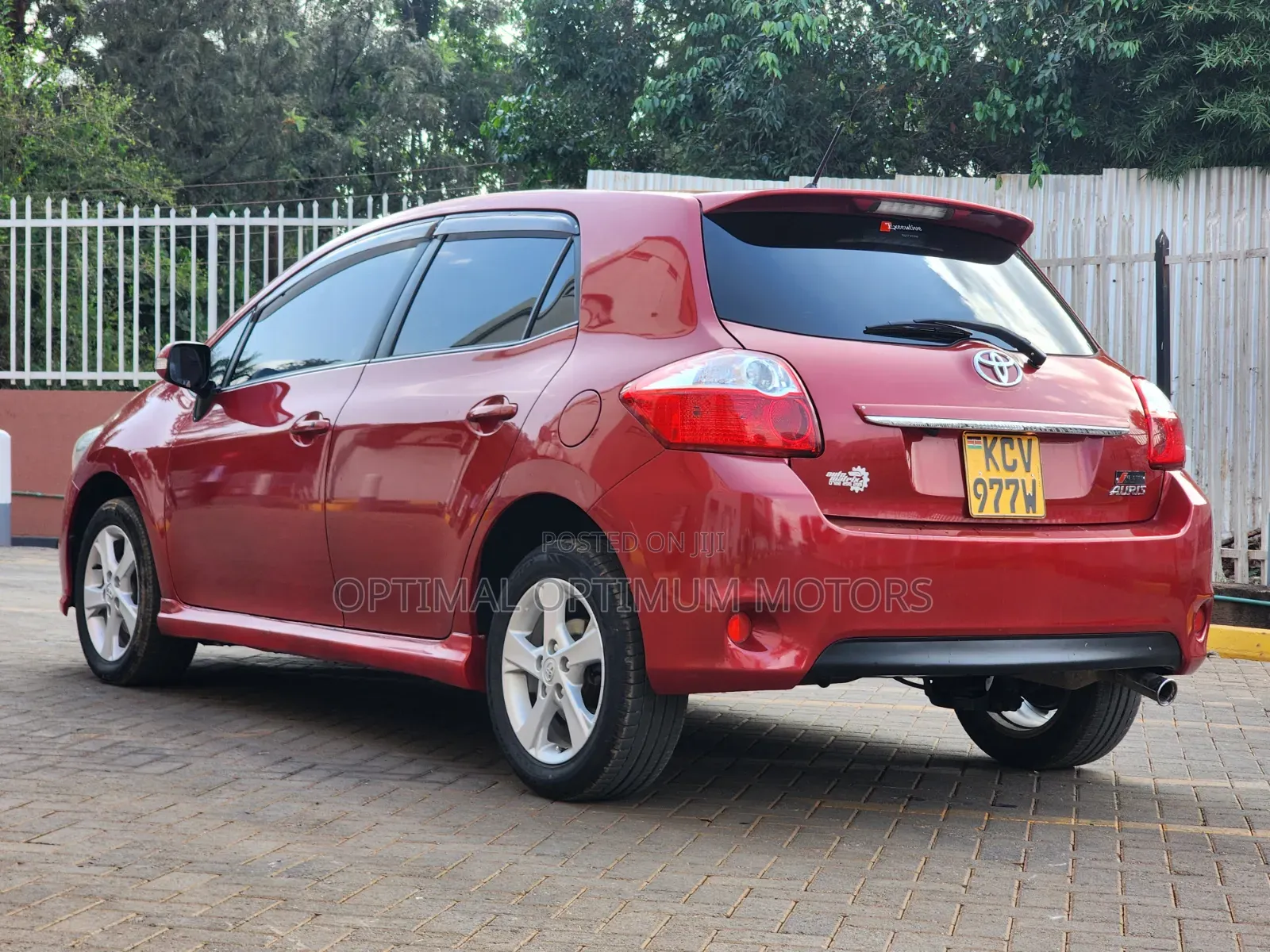 Toyota Auris 2012 Red