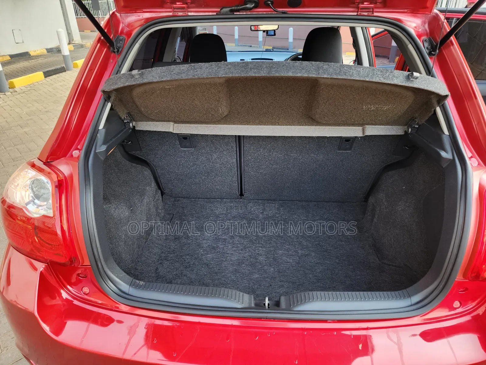 Toyota Auris 2012 Red