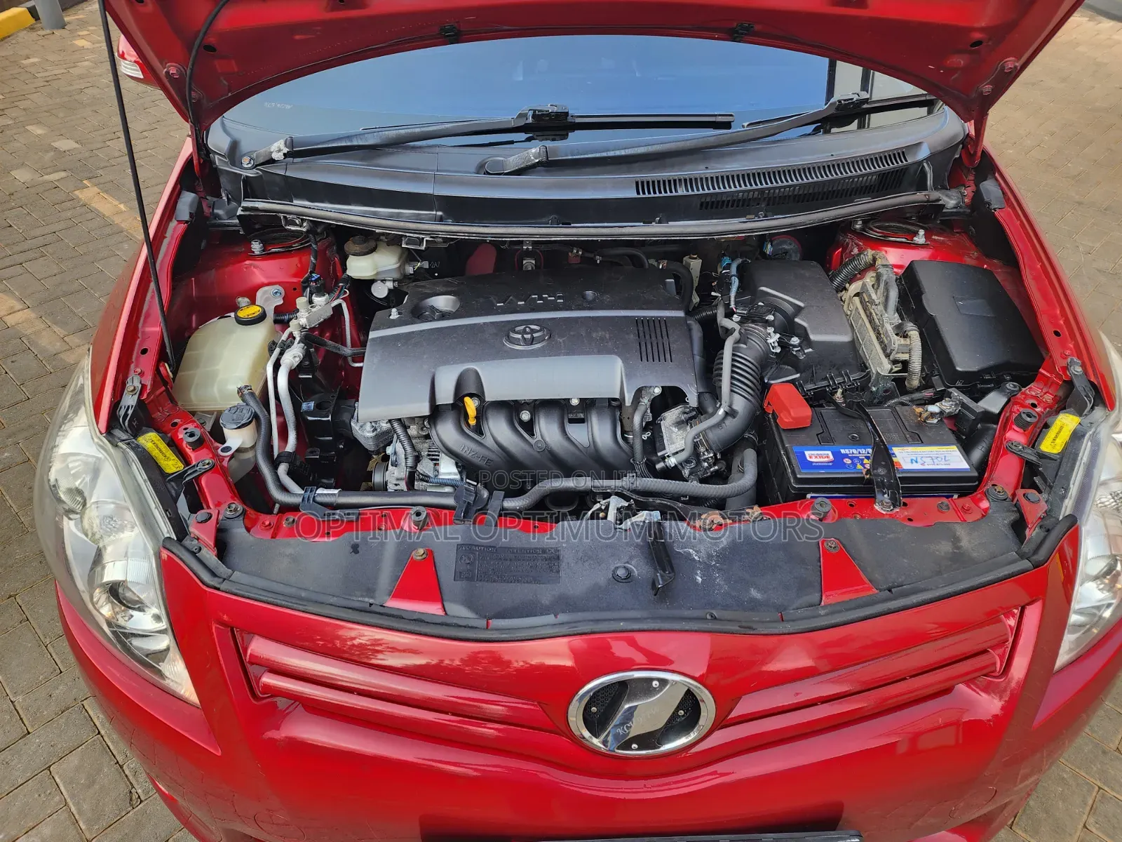 Toyota Auris 2012 Red