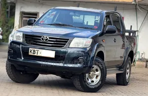 Toyota Hilux 2012 Gray