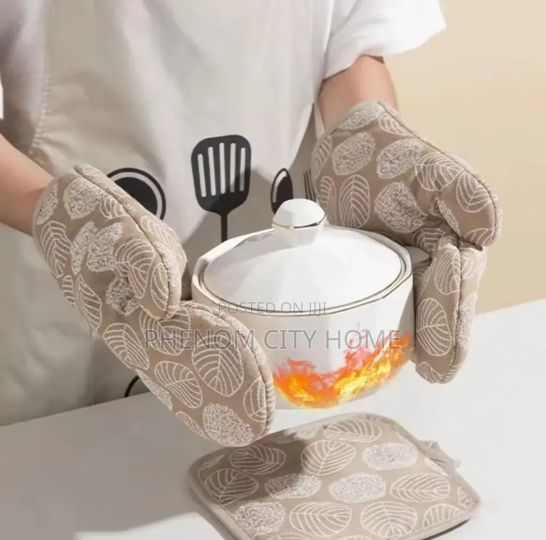 Heat Resistant Insulated Oven Gloves Plus Mittens
