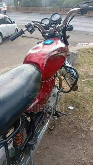 Bajaj Boxer 100 2024 Red