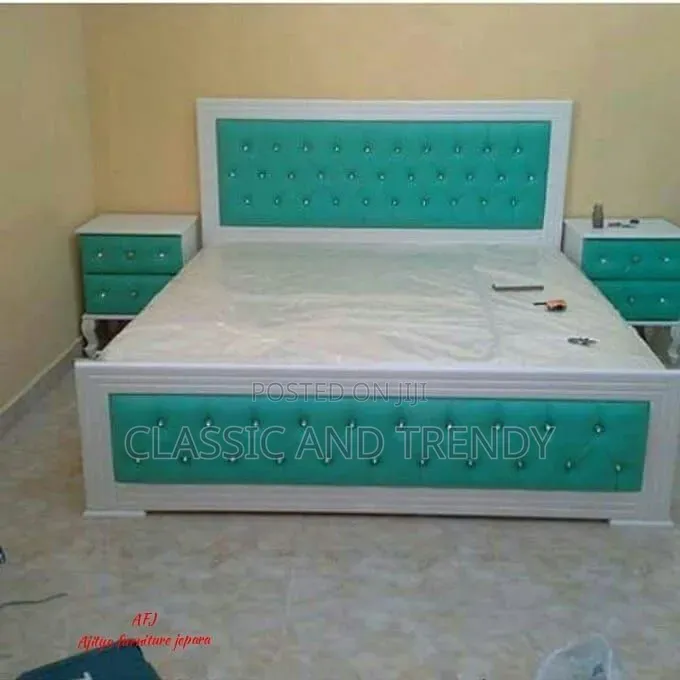5x6 Mocket Bed With Two Bedside Drawers.