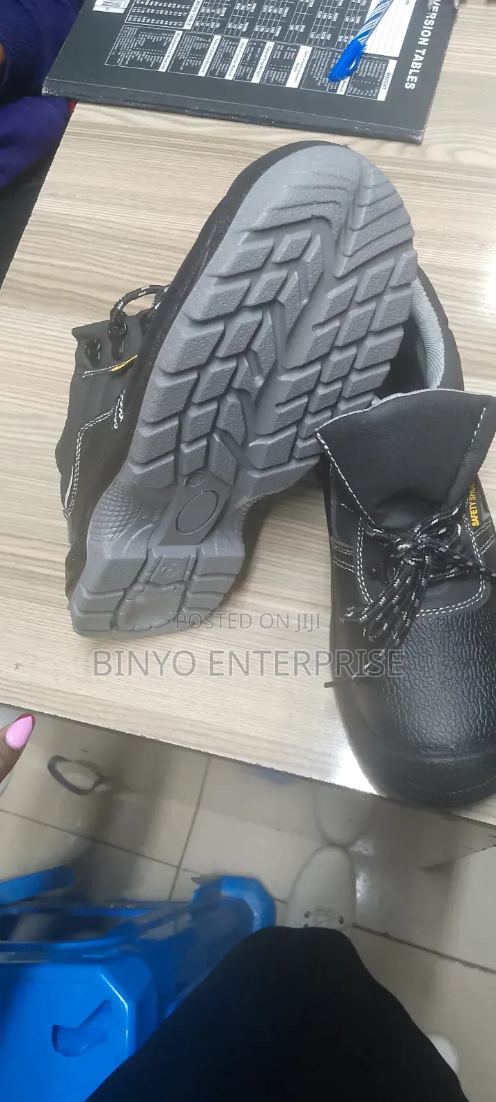 Low Cut Safety Boot