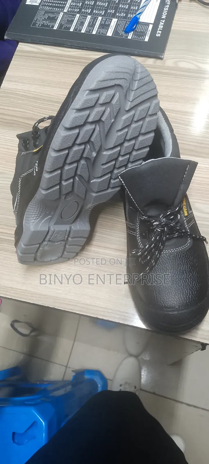 Low Cut Safety Boot