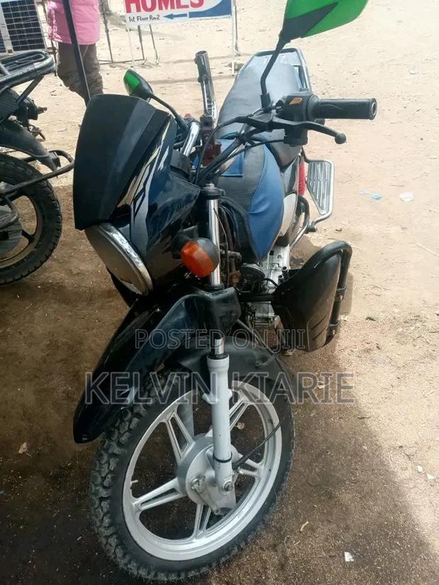 TVS HLX Plus ES 2017 Black