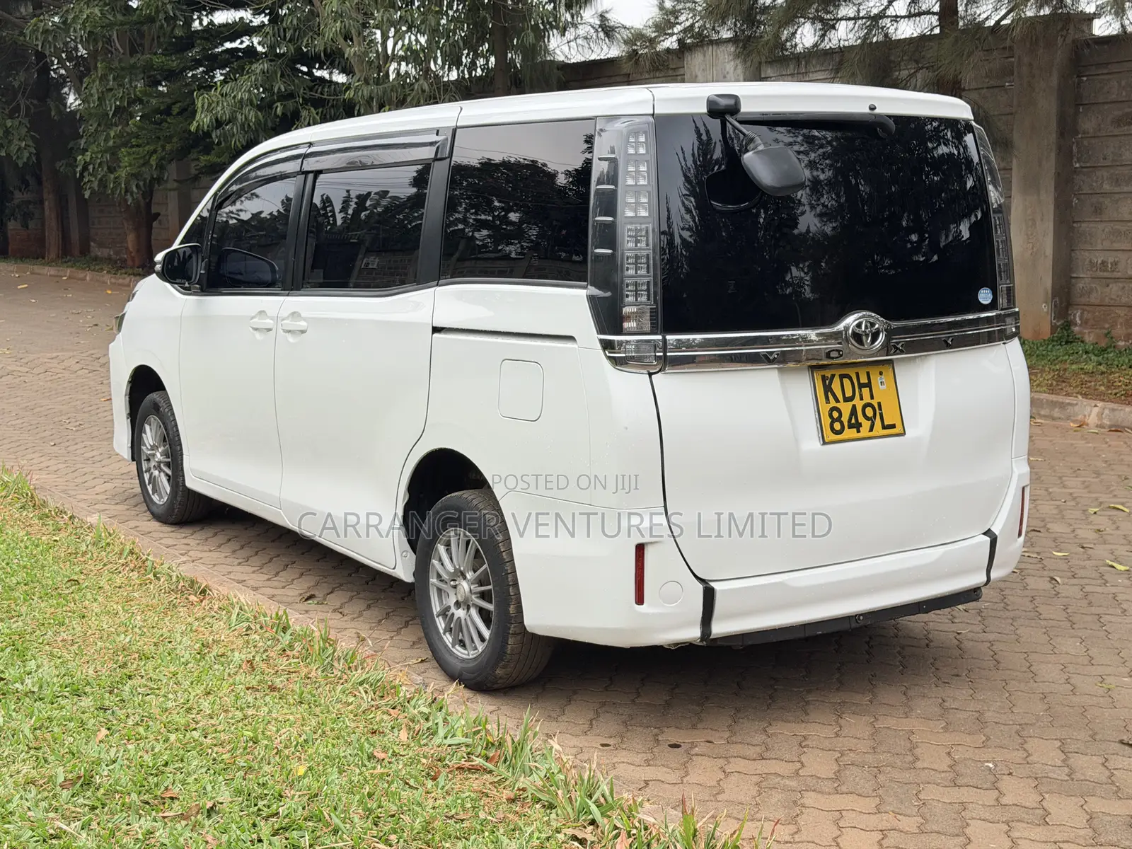 Toyota Noah 2015 White