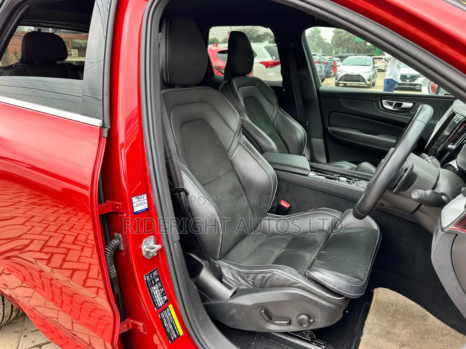 Volvo XC60 2019 Red