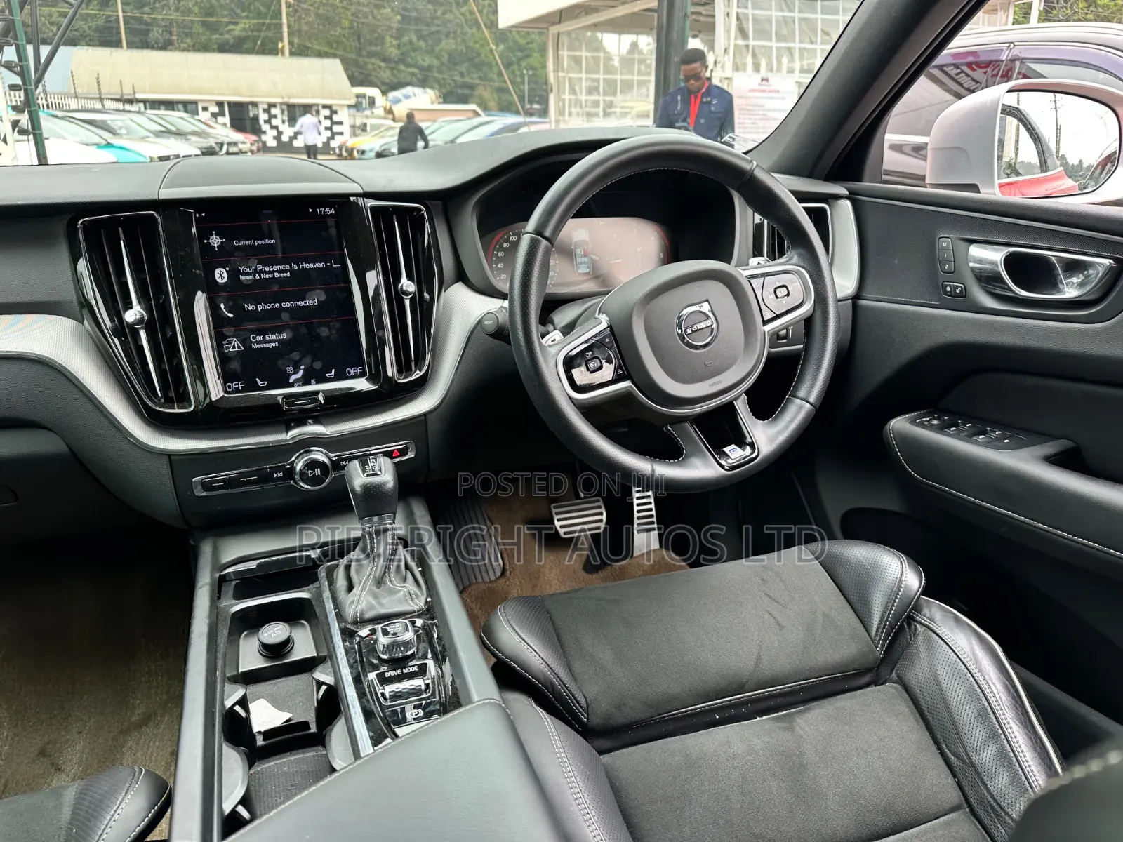 Volvo XC60 2019 Red