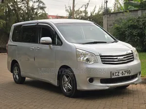 Toyota Noah 2013 Silver
