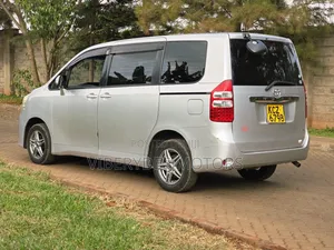 Toyota Noah 2013 Silver