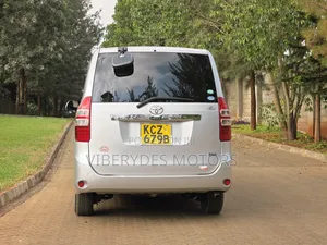 Toyota Noah 2013 Silver