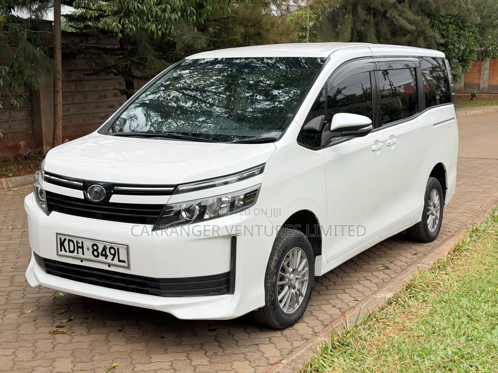 Toyota Noah 2015 White