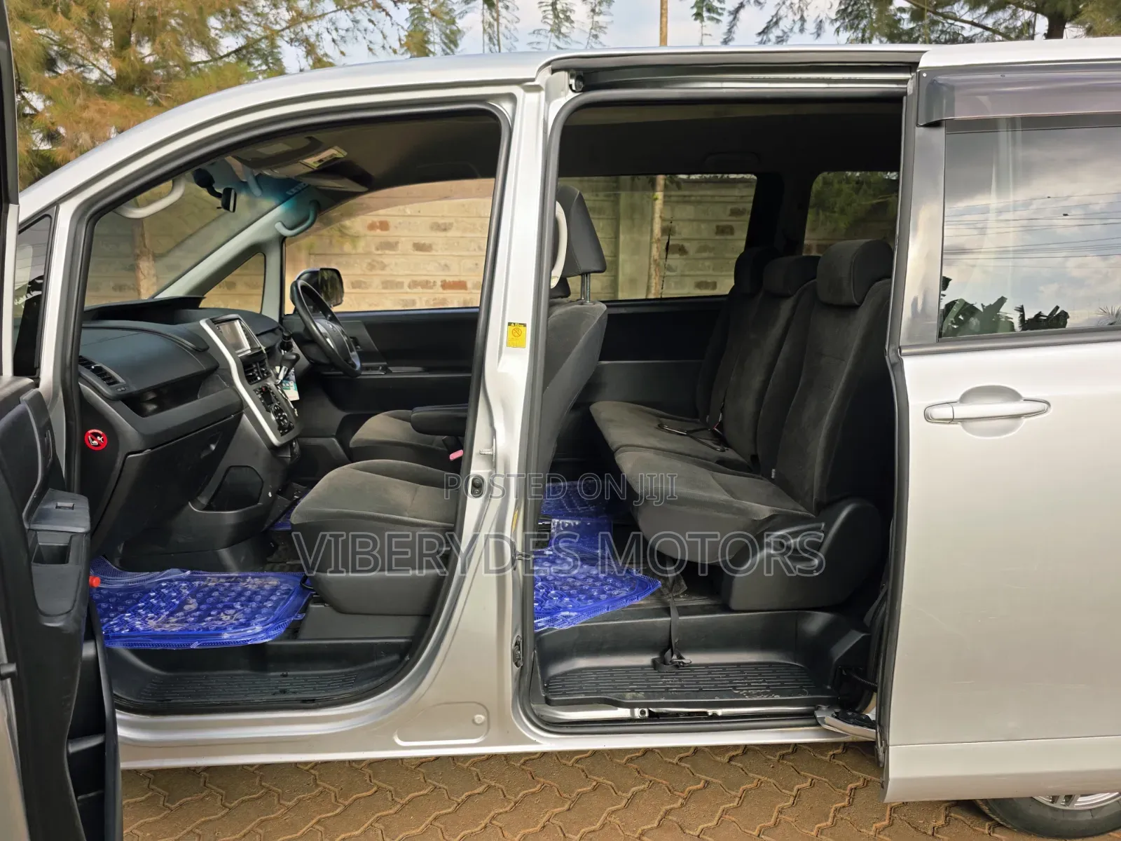 Toyota Noah 2013 Silver