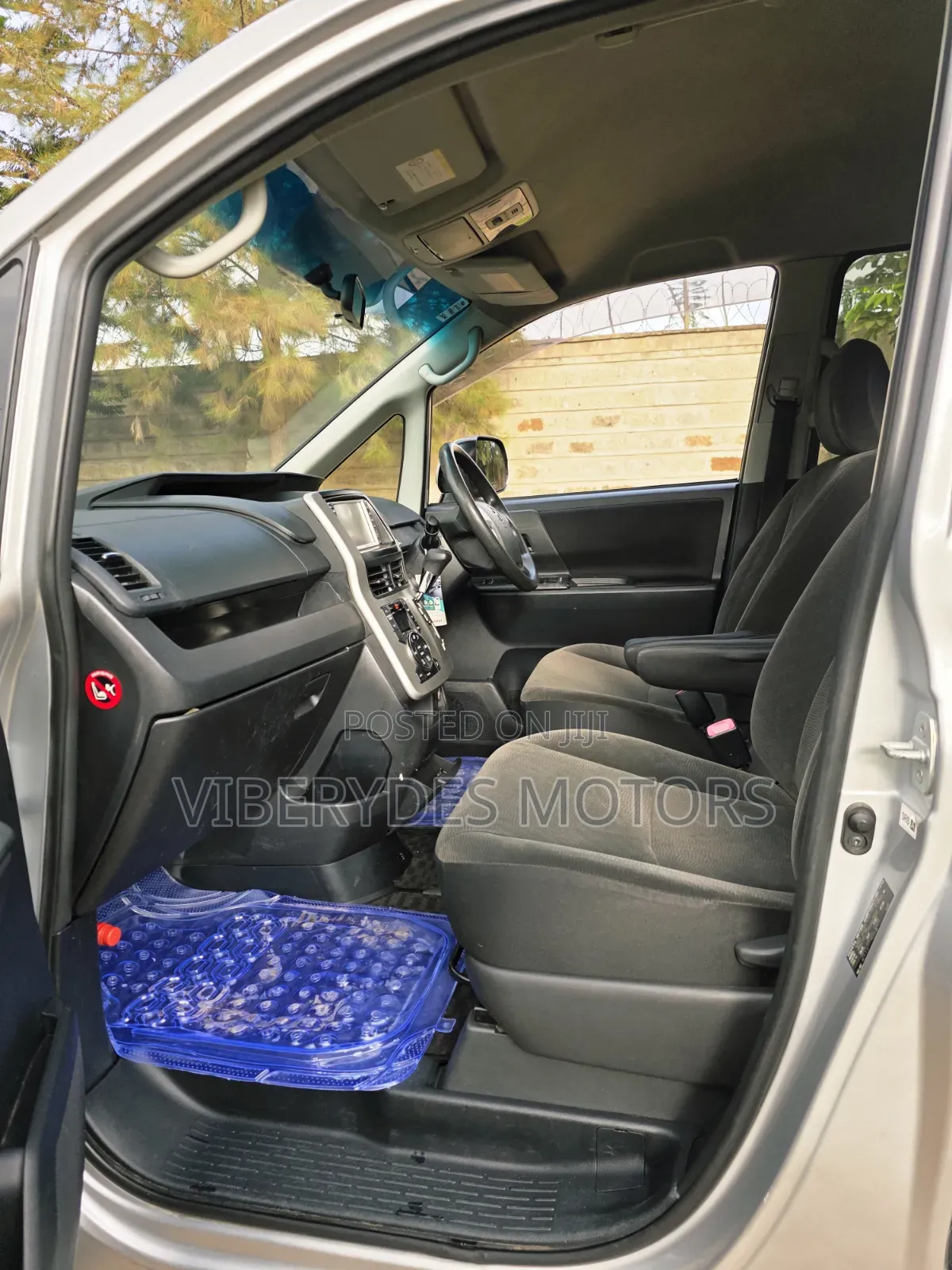 Toyota Noah 2013 Silver