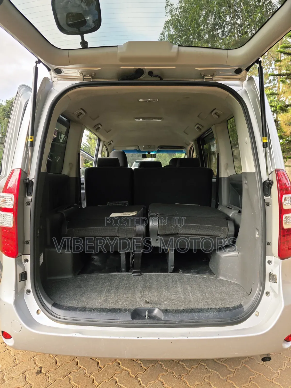 Toyota Noah 2013 Silver