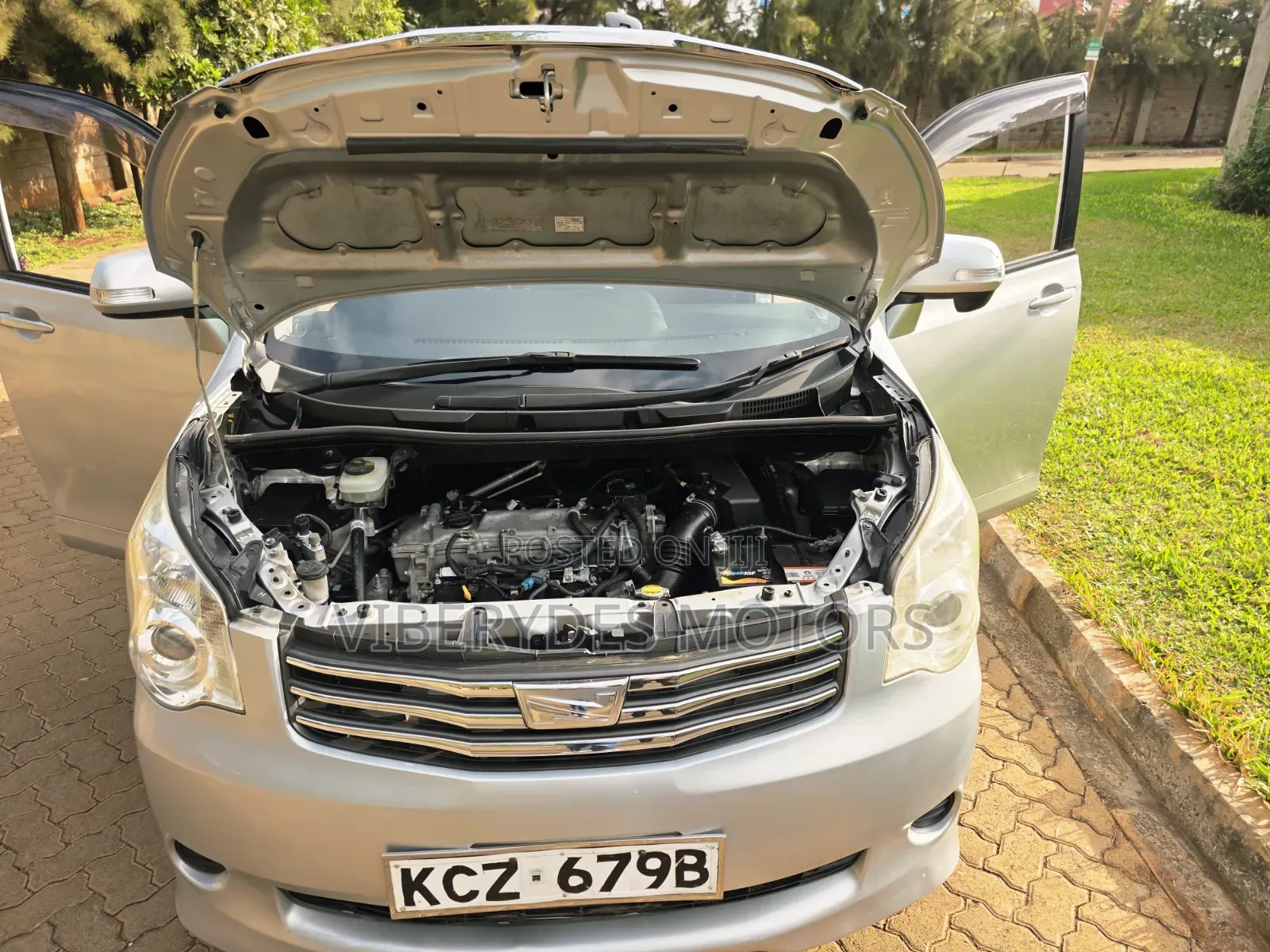 Toyota Noah 2013 Silver