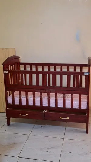 Baby Wooden Cot / Baby Crib With Mattress Storage Drawers