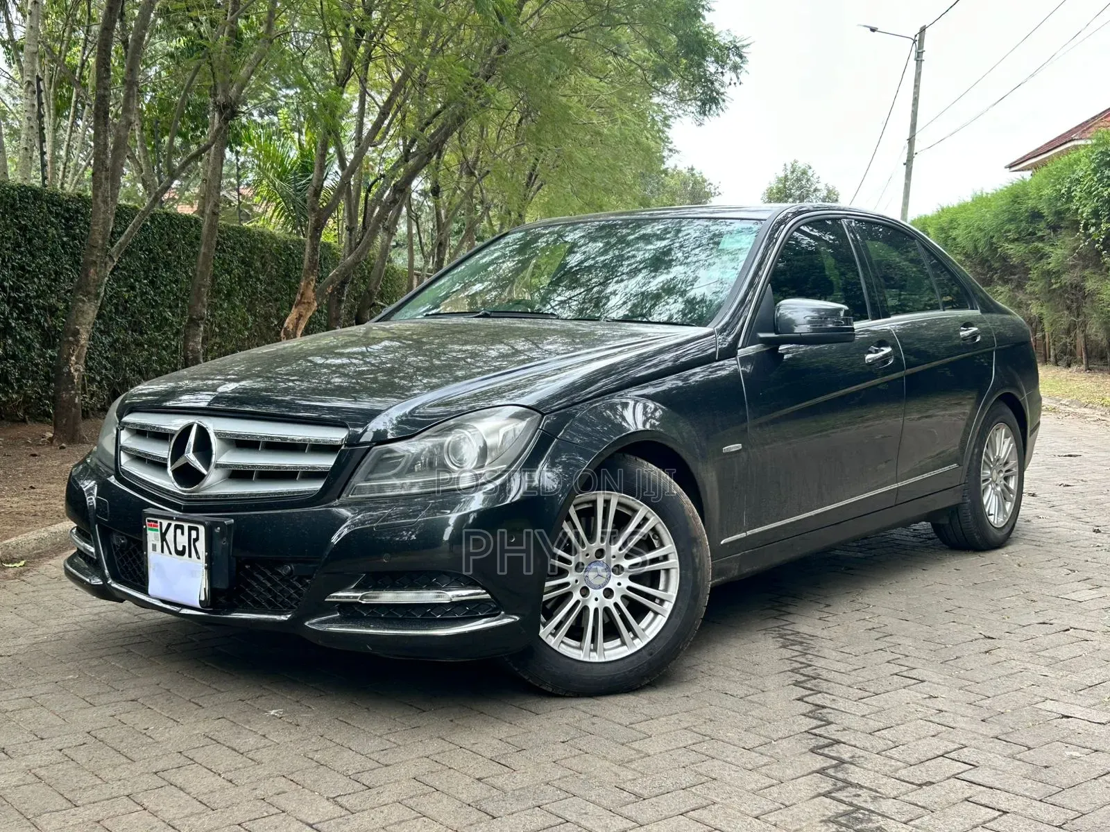 Mercedes-Benz C200 2011 Blue