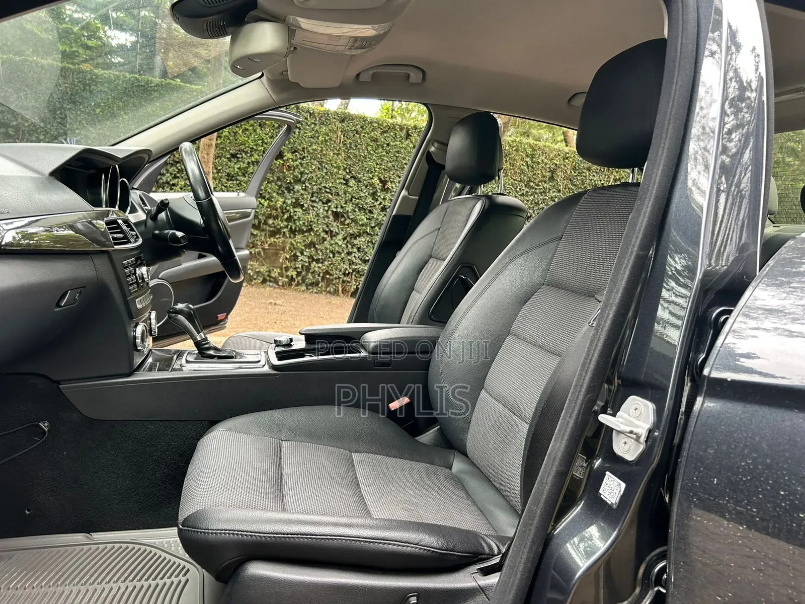 Mercedes-Benz C200 2011 Blue