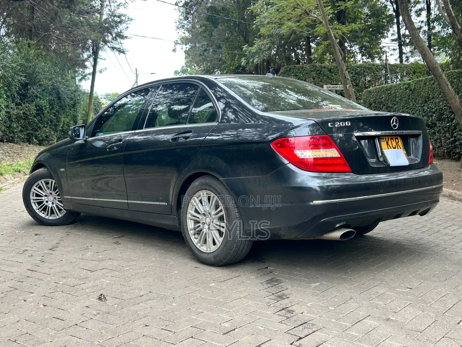 Mercedes-Benz C200 2011 Blue