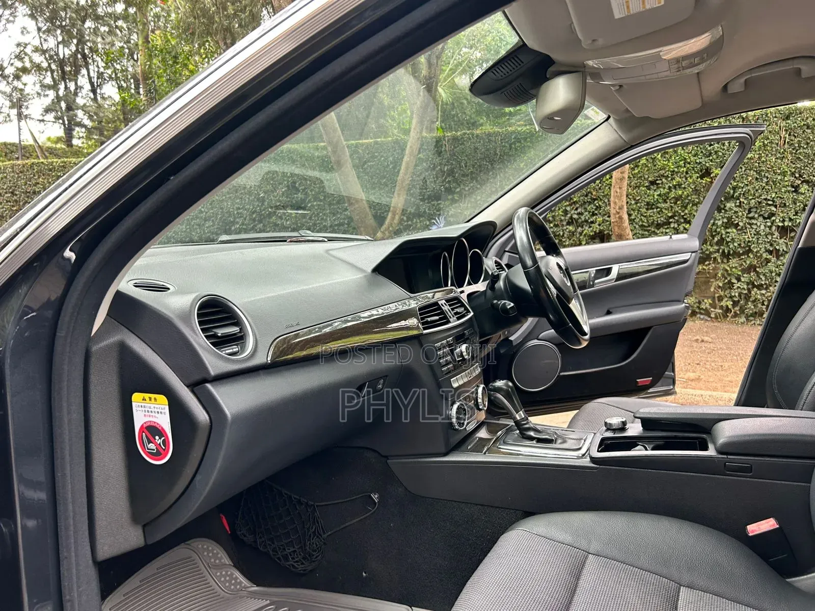 Mercedes-Benz C200 2011 Blue