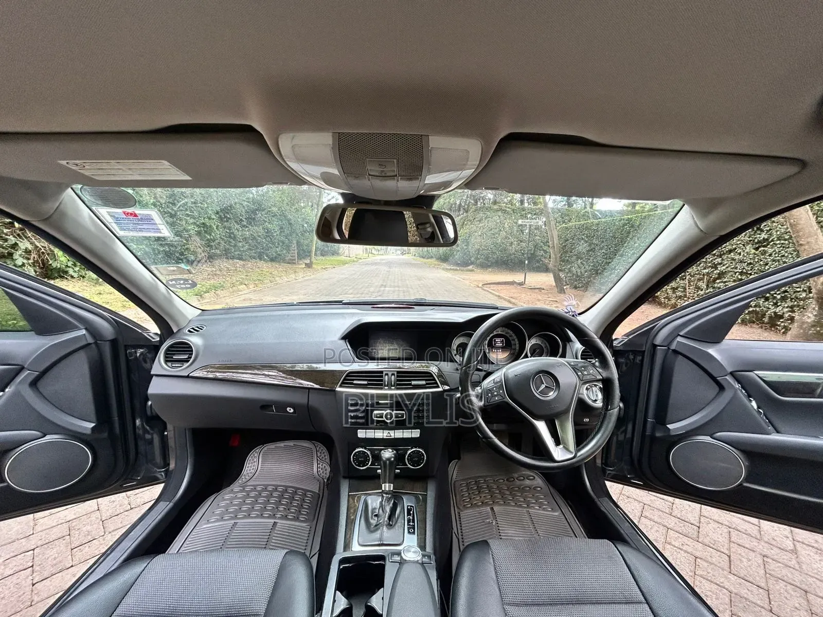 Mercedes-Benz C200 2011 Blue