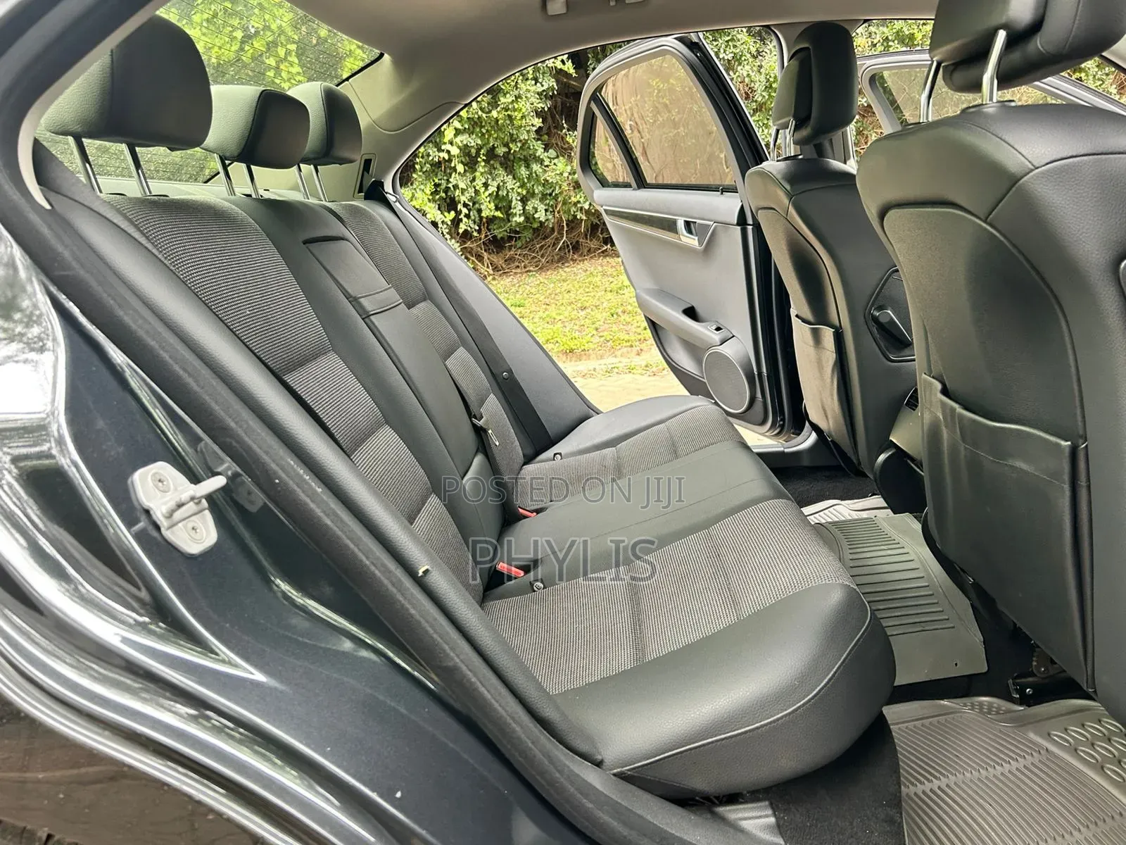Mercedes-Benz C200 2011 Blue