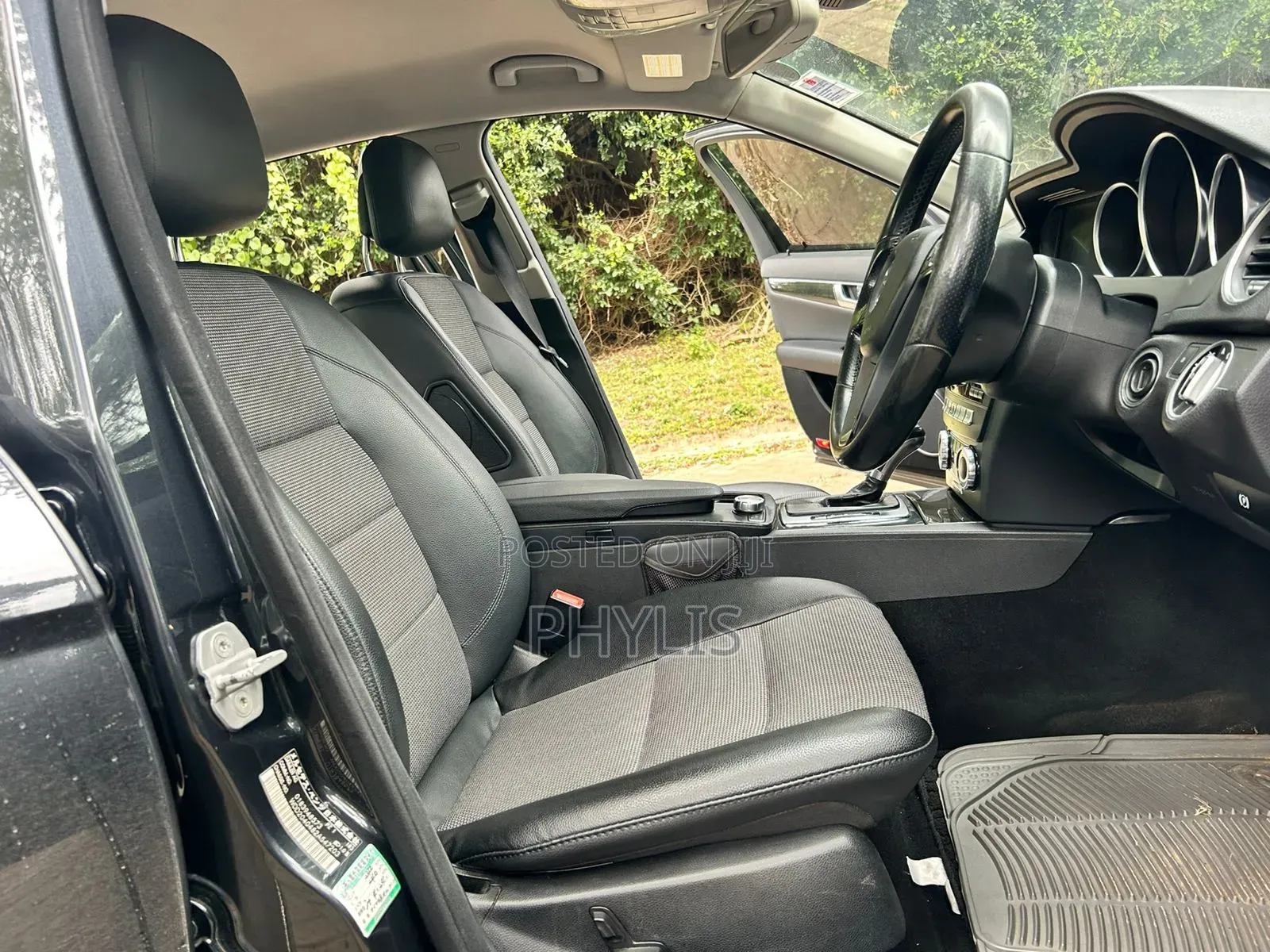 Mercedes-Benz C200 2011 Blue