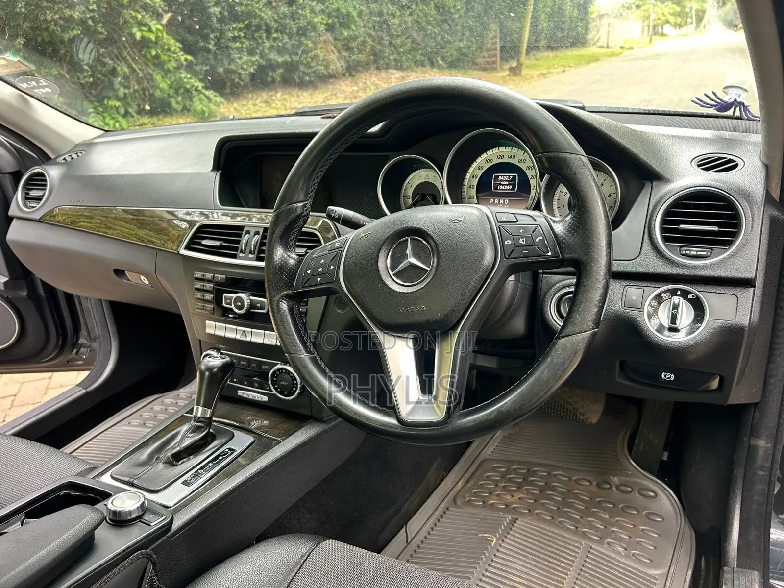 Mercedes-Benz C200 2011 Blue