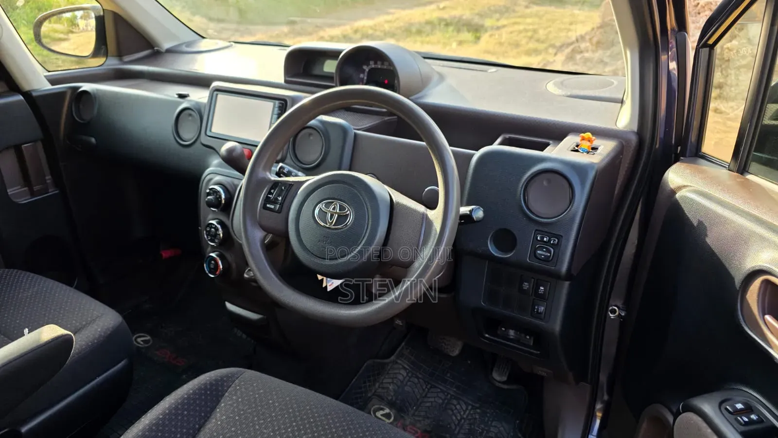 Toyota Spade 2014 Purple